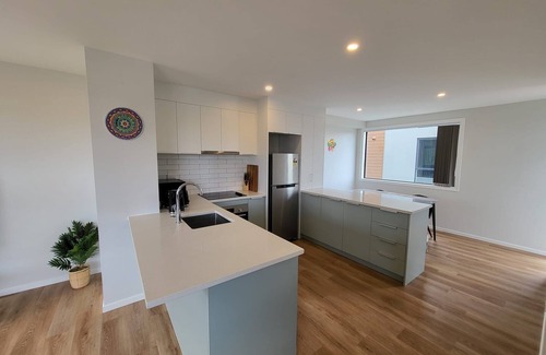 Papatoetoe House | Cozy Home Near Airport with Breakfast & Family Amenities
