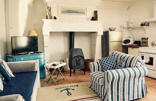 Echallat Cottage | Charming Cottage Retreat with Pool & Private Garden