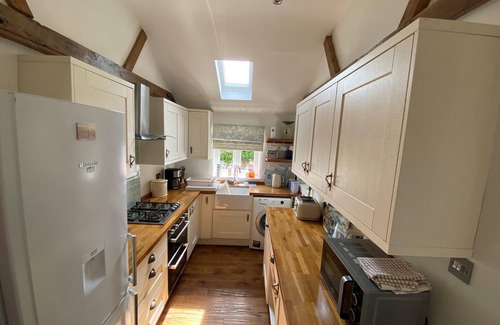 Mundesley Cottage | Idyllic Cottage by the Sea with Ocean View & Free WiFi