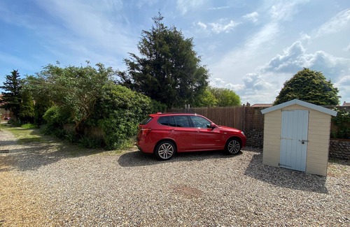 Mundesley Cottage | Idyllic Cottage by the Sea with Ocean View & Free WiFi