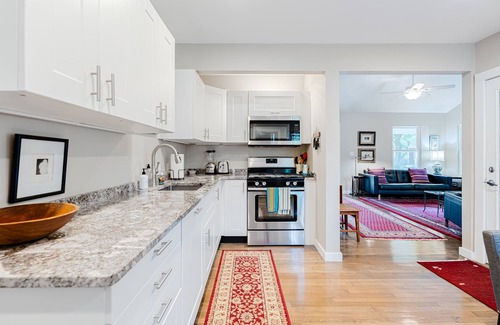 Clarksville House | Discover the Hidden Jewel: 4-Star Hotel with Breakfast