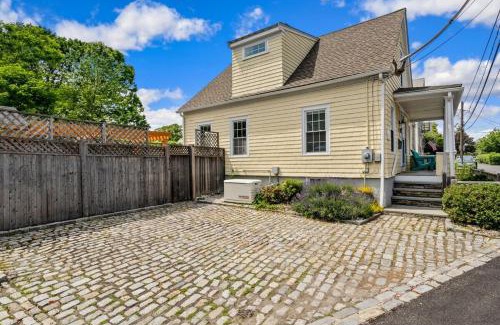 Bristol House | Oceanfront Cottage in Downtown Bristol - Rated 10/10 by Guests