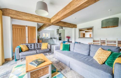 New Forest District House | Cozy Tack Room: Perfect Getaway for Two with Breakfast