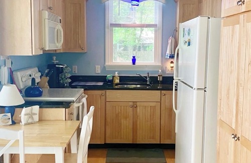 Summer Village Cottage | Enchanting Blue Lobster Cottage: Family Getaway Awaits!