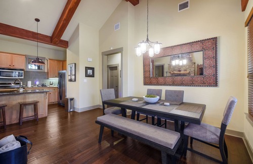 Leander Cottage | Beautiful Cottage in Hollows Resort - Pools, Restaurant, Fitness, Pickle Ball, Hill Country Views