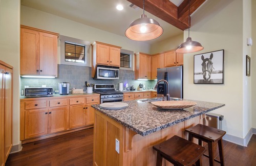 Leander Cottage | Beautiful Cottage in Hollows Resort - Pools, Restaurant, Fitness, Pickle Ball, Hill Country Views