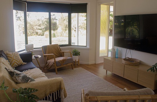 Stieglitz House | Beautiful Cottage on an acre