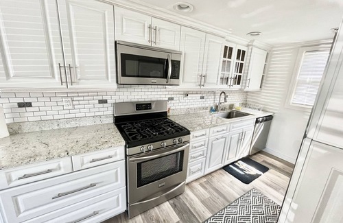 Lavallette House | Cozy Cottage Steps from the Beach - Rated 9.8/10!
