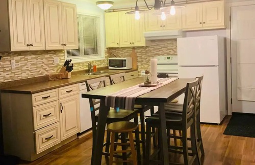 Otonabee-South Monaghan Cottage | Charming Cottage at Rice Lake with Hot Tub & Sauna