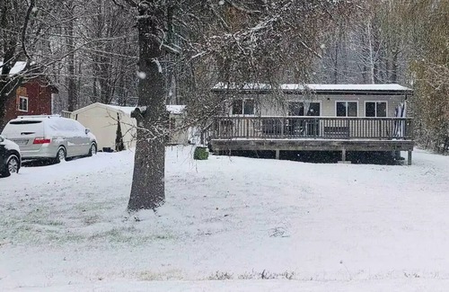 Otonabee-South Monaghan Cottage | Charming Cottage at Rice Lake with Hot Tub & Sauna