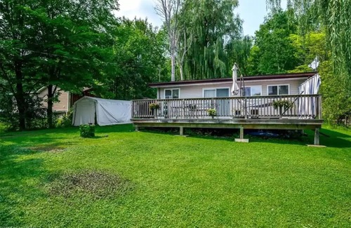 Otonabee-South Monaghan Cottage | Charming Cottage at Rice Lake with Hot Tub & Sauna