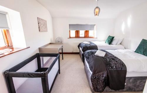 Lumbutts House | Beautiful Cottage, stunning views, Hot Tub, Sleeps 10!