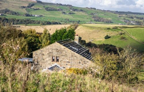 Lumbutts House | Beautiful Cottage, stunning views, Hot Tub, Sleeps 10!