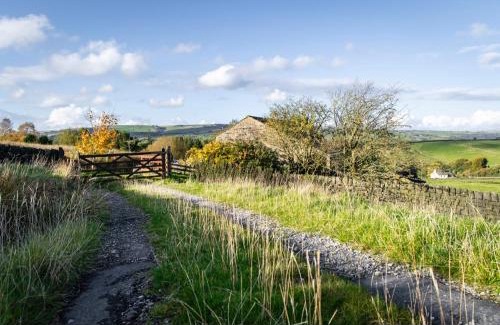 Lumbutts House | Beautiful Cottage, stunning views, Hot Tub, Sleeps 10!