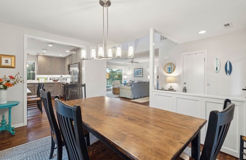 Isle of Palms Cottage | Idyllic Cottage by Lagoon - Steps to the Beach, Rated 9.8