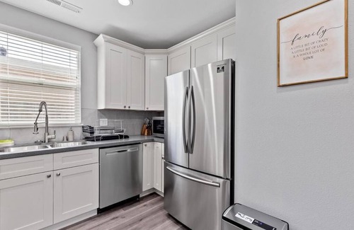 Mountain View House | Inviting Cottage with Spa & Hot Tub in Silicon Valley