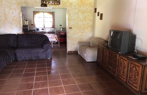 Extrema House | Scenic Cottage with Pool and Lake View - Rated 9.6/10
