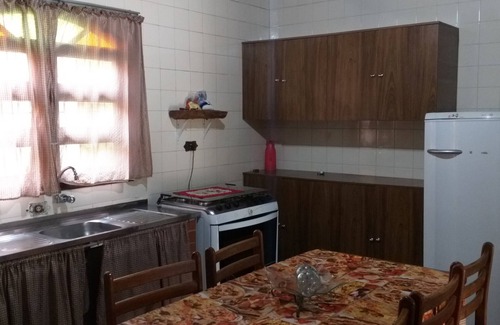 Extrema House | Scenic Cottage with Pool and Lake View - Rated 9.6/10