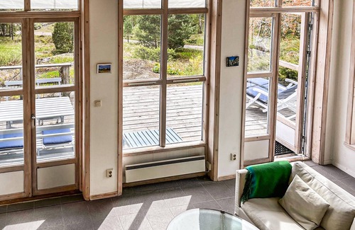 Stavsnas House | Scenic Cottage Overlooking Nämdöfjärden with Great Amenities