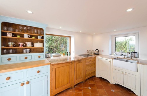 Bude Cottage | Charming Cottage with Ocean Views and Pet-Friendly Perks