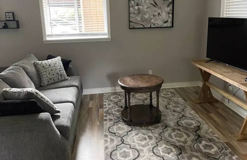 Yakima Apartment | Beautiful Cottage with valley views overlooking orchards.