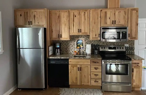 Yakima Apartment | Beautiful Cottage with valley views overlooking orchards.