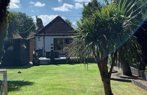 Brands Hatch House | Charming Country Bungalow with Pet-Friendly Amenities
