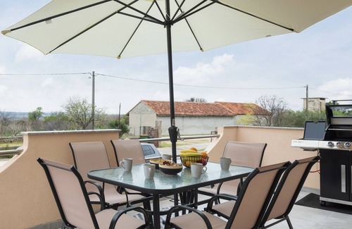 Gornji Zemunik House | Idyllic Country Oasis in Zemunik Gornji with Breakfast
