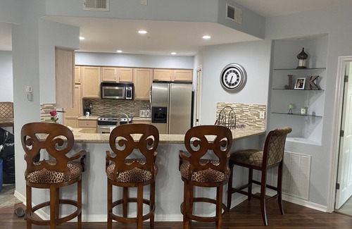 Tropical Cove Condo | Elegant Country Club Condo with Ocean Views & Pool Access