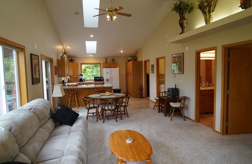 Amity House | Charming Country Cottage in the Heart of Wine Country