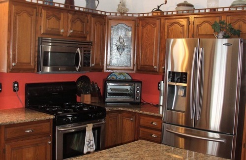 Saint Marys  Saint Joseph County House | Charming Country House with Hot Tub & Pet-Friendly Options