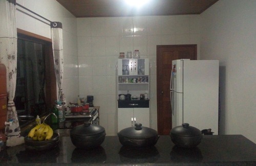 Guarapari Cottage | Charming Country House in Guarapari with Kitchen Access