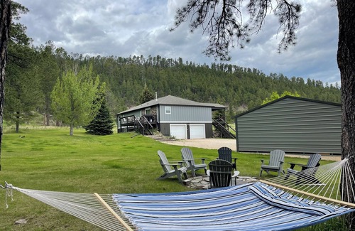 Custer House | Discover French Creek Hideaway: Game Room & Park Access