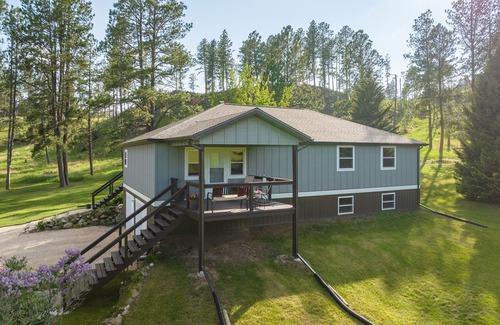 Custer House | Discover French Creek Hideaway: Game Room & Park Access