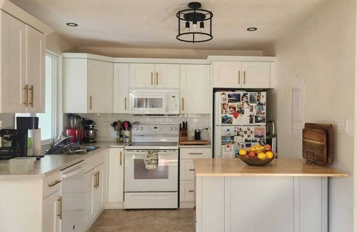 North Cowichan House | Inviting Cowichan Valley Hotel with Family-Friendly Amenities