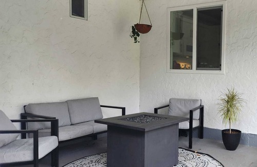 North Cowichan House | Inviting Cowichan Valley Hotel with Family-Friendly Amenities