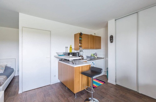 Neuilly-sur-Marne Apartment | Cozy Studio Retreat Near Paris and Disney with Breakfast