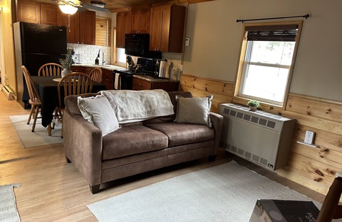 Brantingham House | Cozy 2 Bedroom House on Brantingham Lake - Guest Rated 10/10