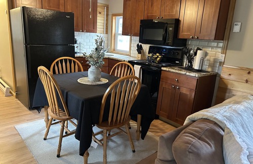 Brantingham House | Cozy 2 Bedroom House on Brantingham Lake - Guest Rated 10/10