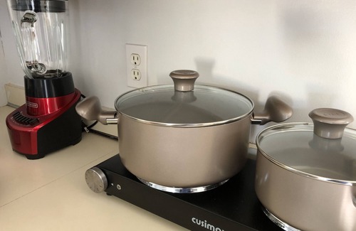 Shrewsbury House | Cozy 2-Bedroom Retreat with Netflix and Pet-Friendly Perks