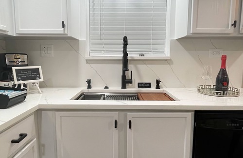 Elmwood Park Apartment | Beautiful & Cozy 2bd/1b Near O’Hare & Metra (MD-W)
