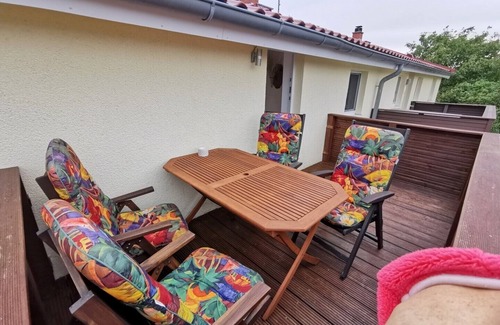 Kraksdorf Condo | Cozy Apartment Steps from Beach with Oceanfront Views
