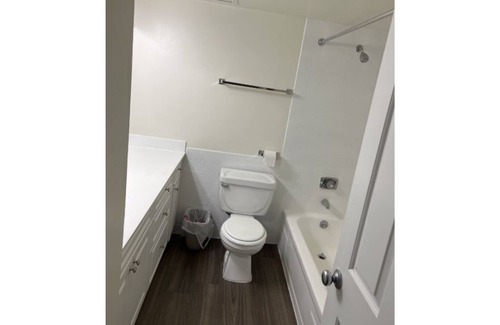 Cathedral Heights Apartment | Cozy Apartment with Pool in Northwest Washington, D.C.
