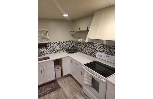 Farmington House | Convenient Cozy Basement Retreat Near Major Attractions