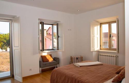 Juncal House | Charming Cottage Retreat Near Nazaré with Family Amenities