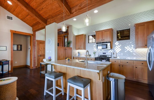 Jonestown Cottage | Cozy Cottage at Hollows Resort: Pools, Spa & Beach Club Fun