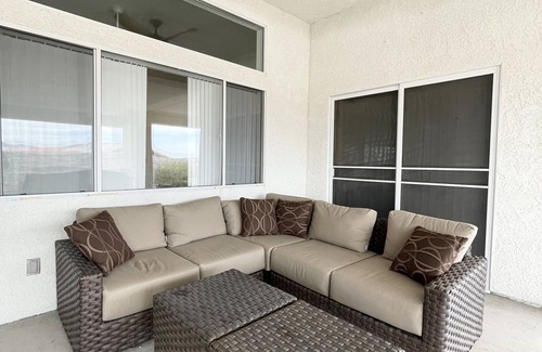 Sunridge Estates House | Cozy Retreat Near Laughlin with Spa and Lake Views