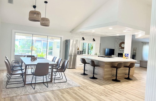 Venice Gardens House | Cozy Retreat with Heated Pool Near Beautiful Beaches