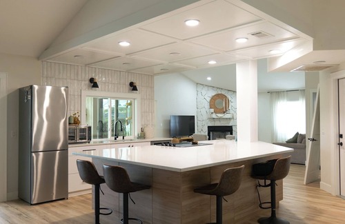 Venice Gardens House | Cozy Retreat with Heated Pool Near Beautiful Beaches