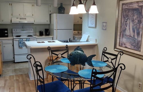 Northeast Pensacola House | Cozy Retreat: 9.6/10 Rated, Near Nightlife & Oceanfront Amenities